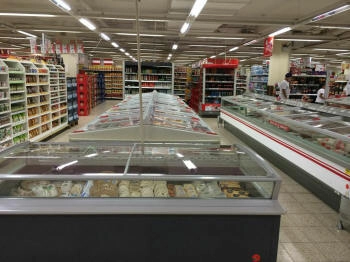 mrazicí skříň se skleněnými dvířky